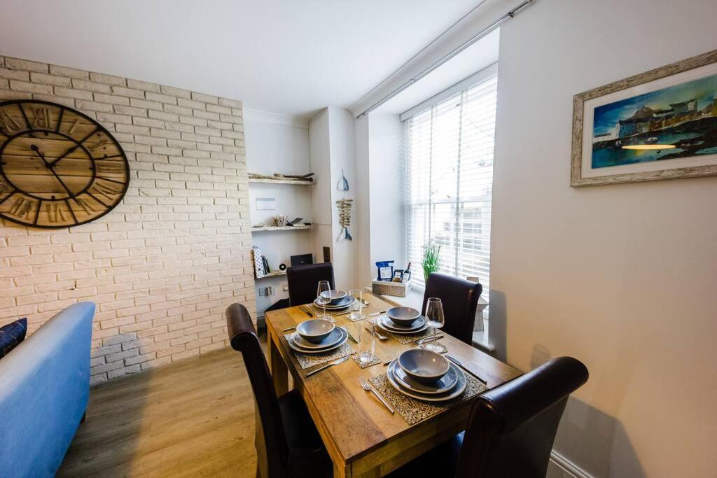 Flat 1 Flint House Tenby - 2 Bedroom - Garden - Dog Friendly Kültér fotó